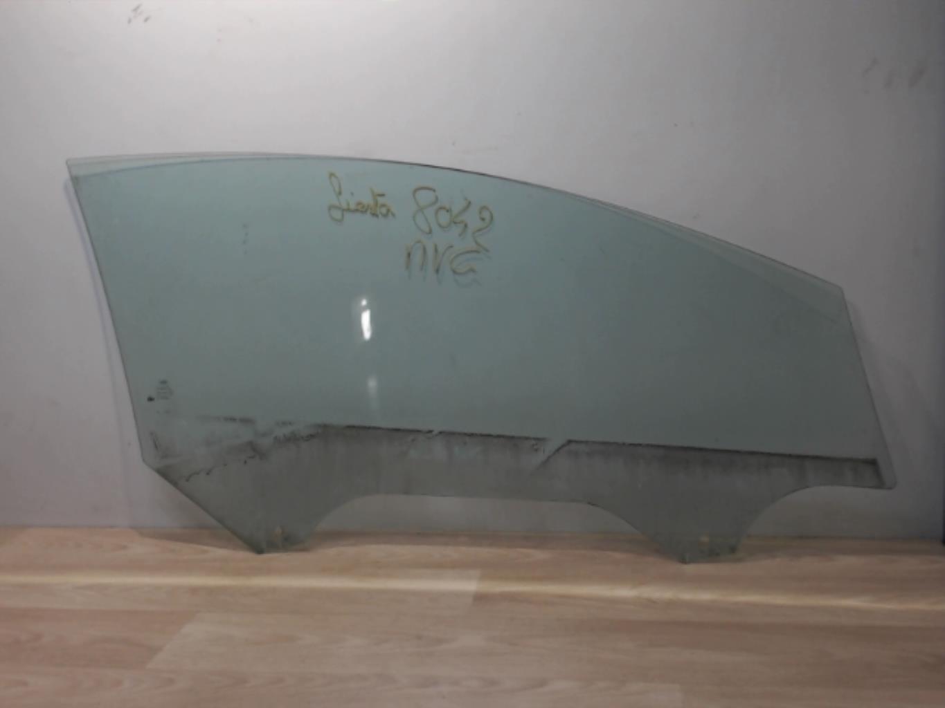 Vitre avant gauche