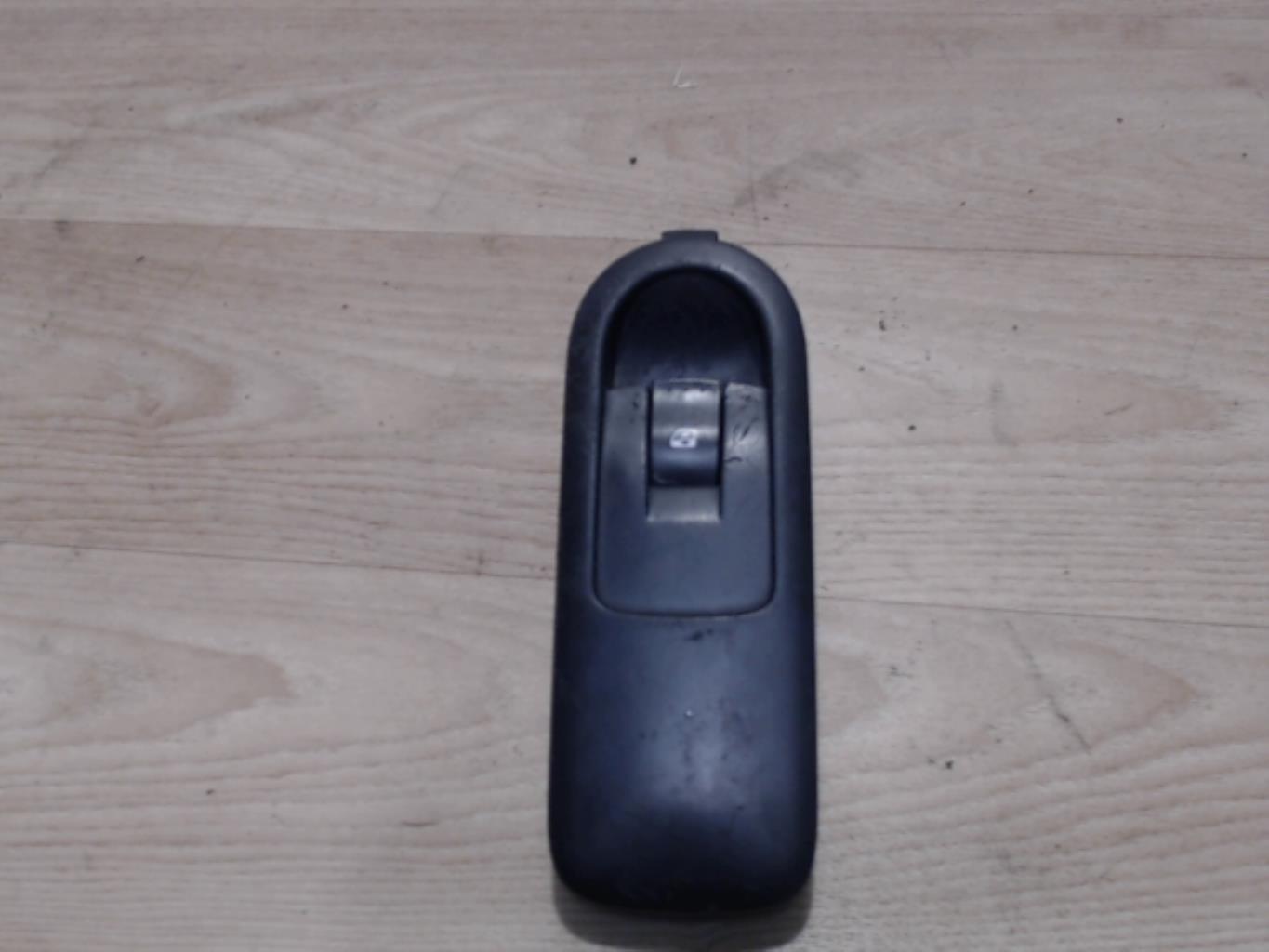 Interrupteur de leve vitre avant droit