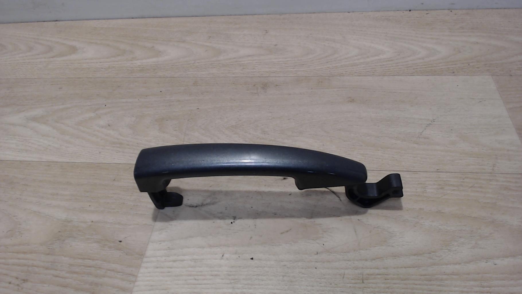 Poignee porte avant gauche