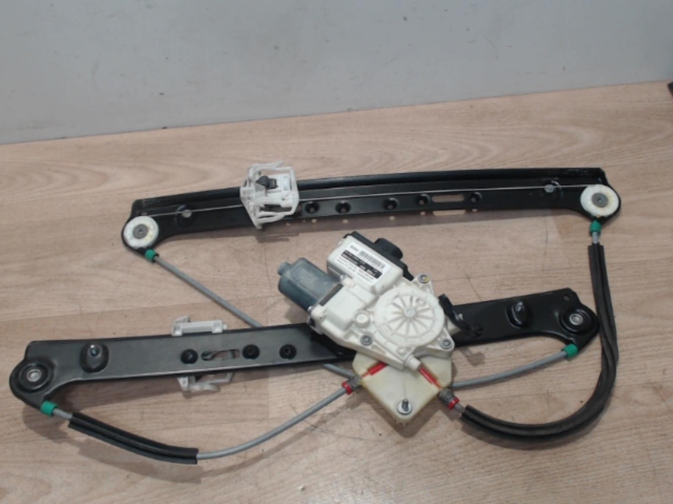 Leve vitre electrique avant droit