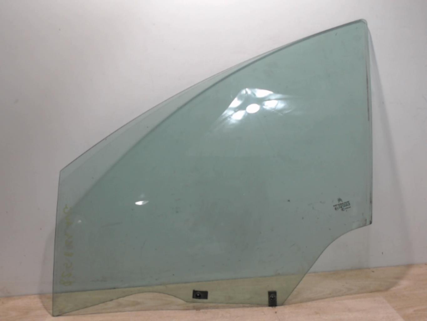 Vitre avant gauche