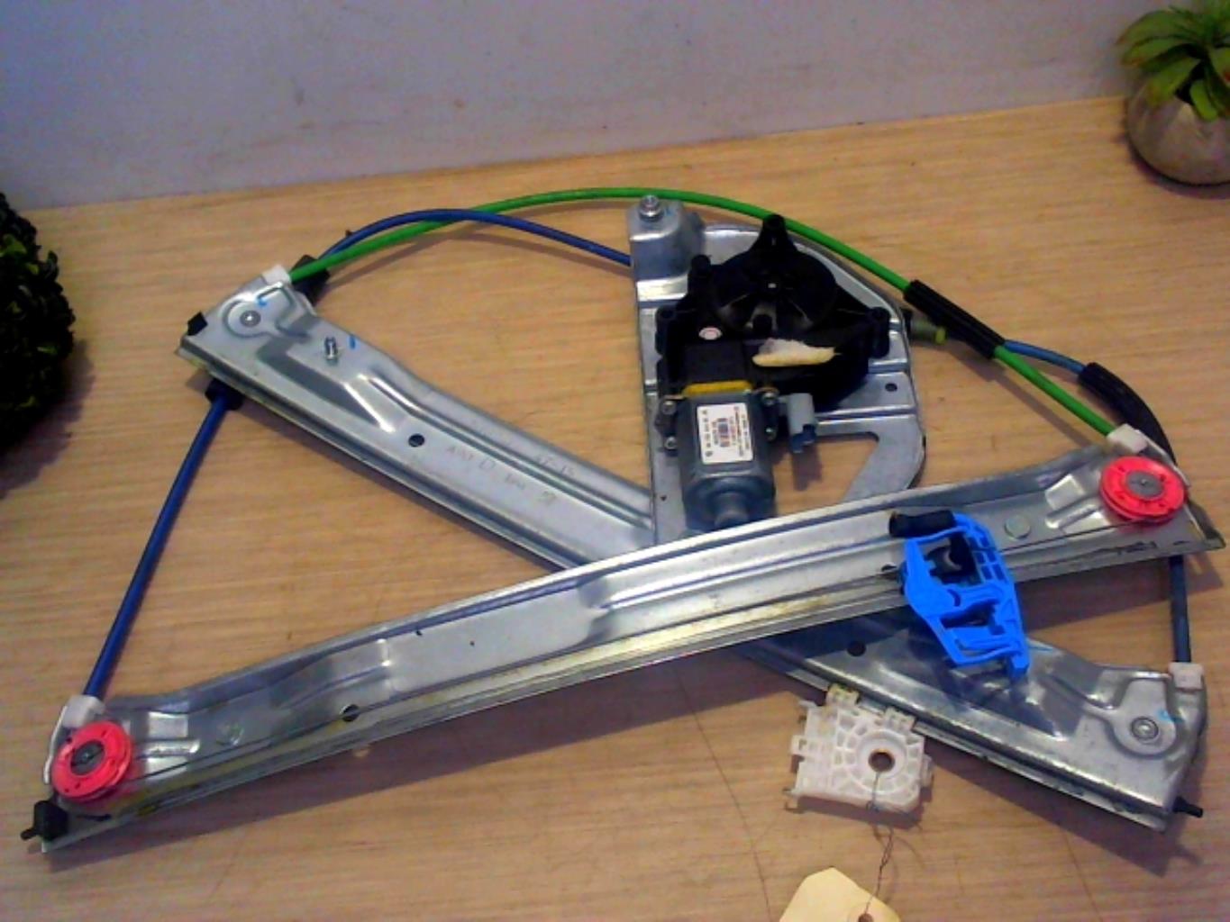 Leve vitre electrique avant droit