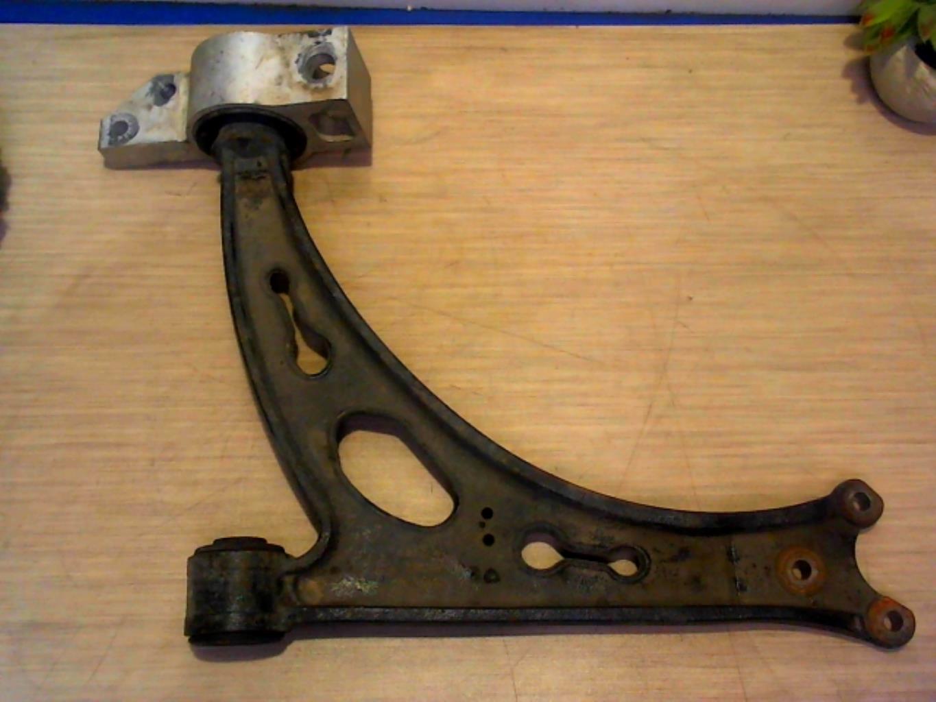 Triangle avant gauche