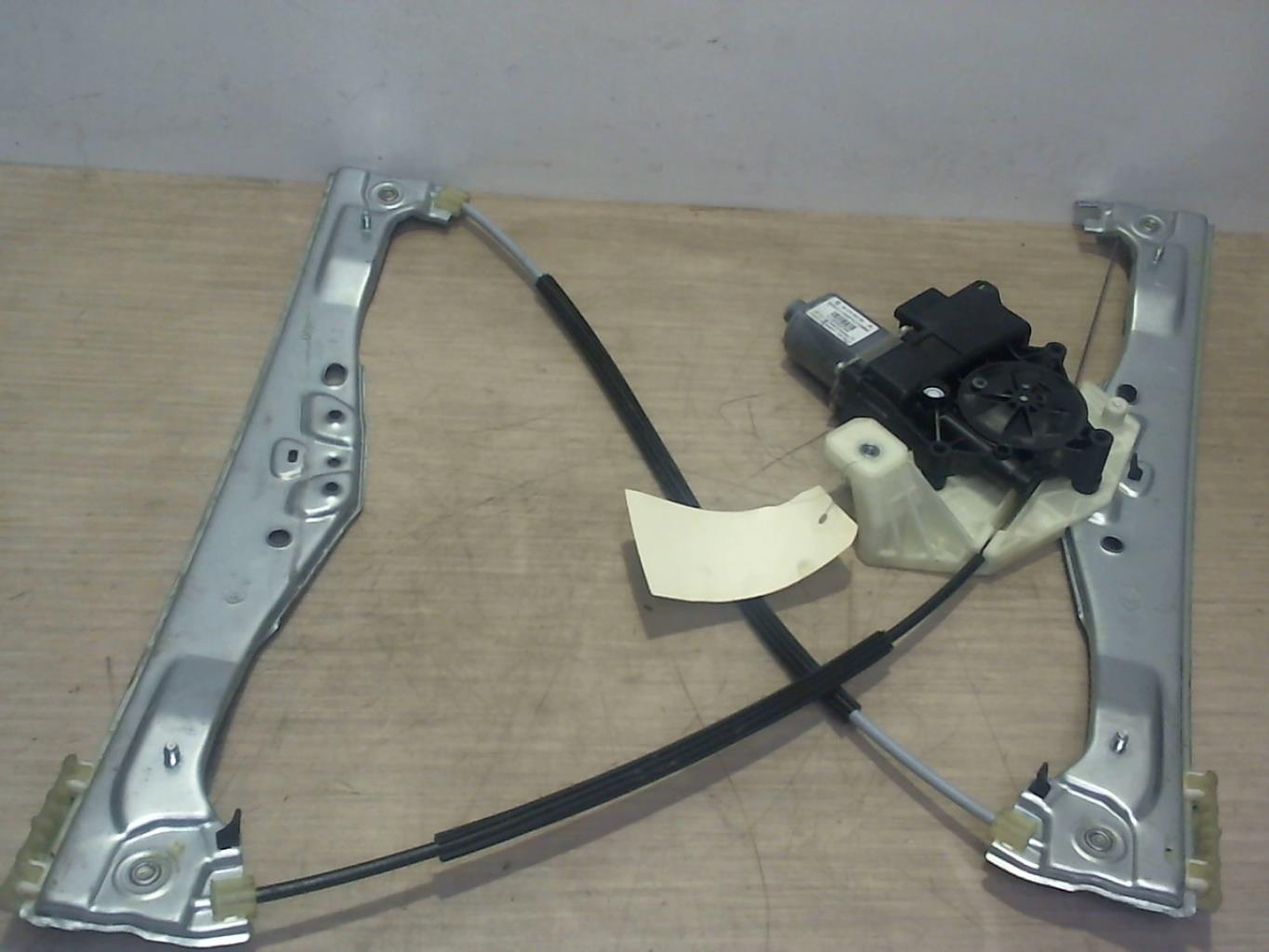 Leve vitre electrique avant droit