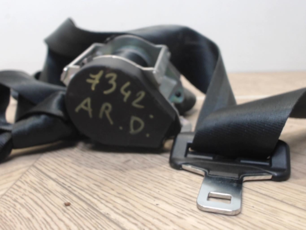 Ceinture arriere droit
