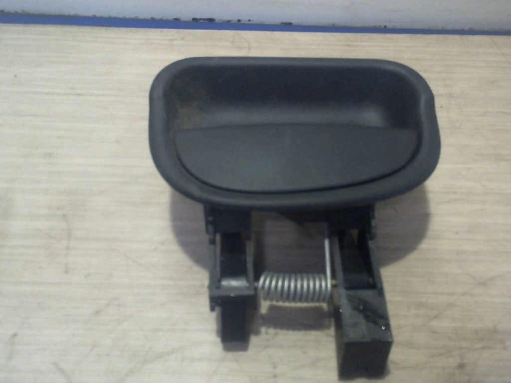 Poignee interieur porte laterale droite