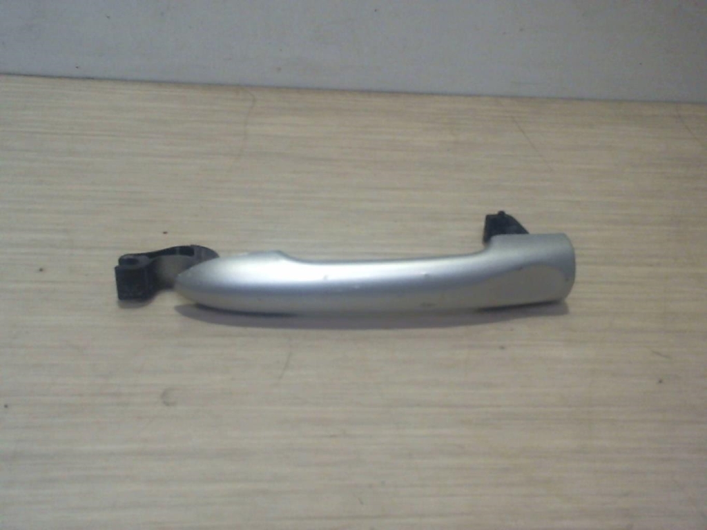 Poignee porte avant gauche