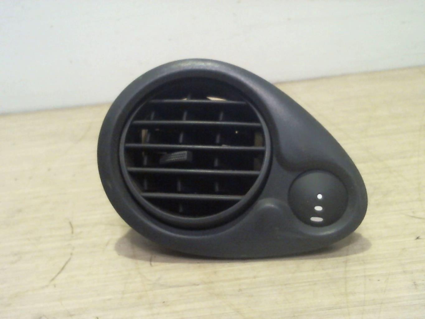 Aerateur tableau de bord avant gauche