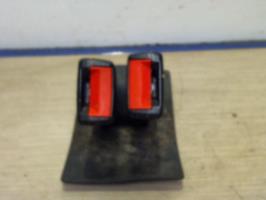 Attache ceinture arriere centrale
