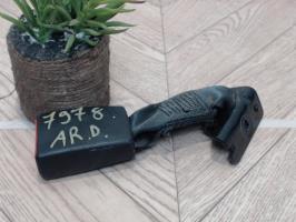 Attache ceinture arriere droit