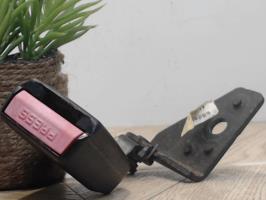 Attache ceinture arriere droit
