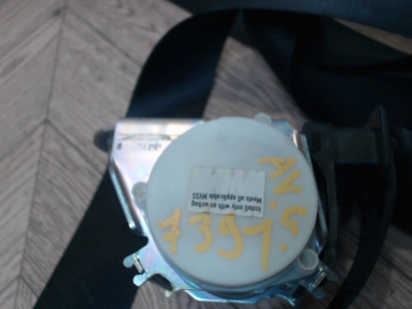 Attache ceinture avant gauche