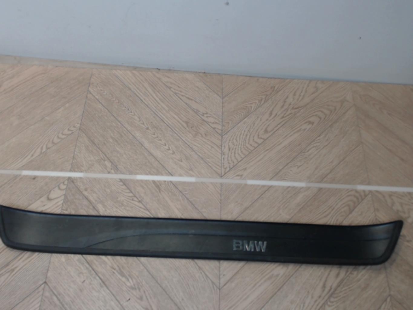 Baguette de porte avant droite