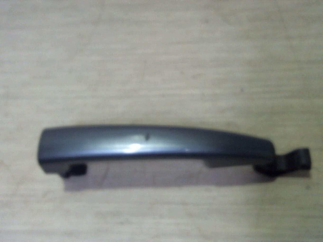 Poignee porte avant gauche