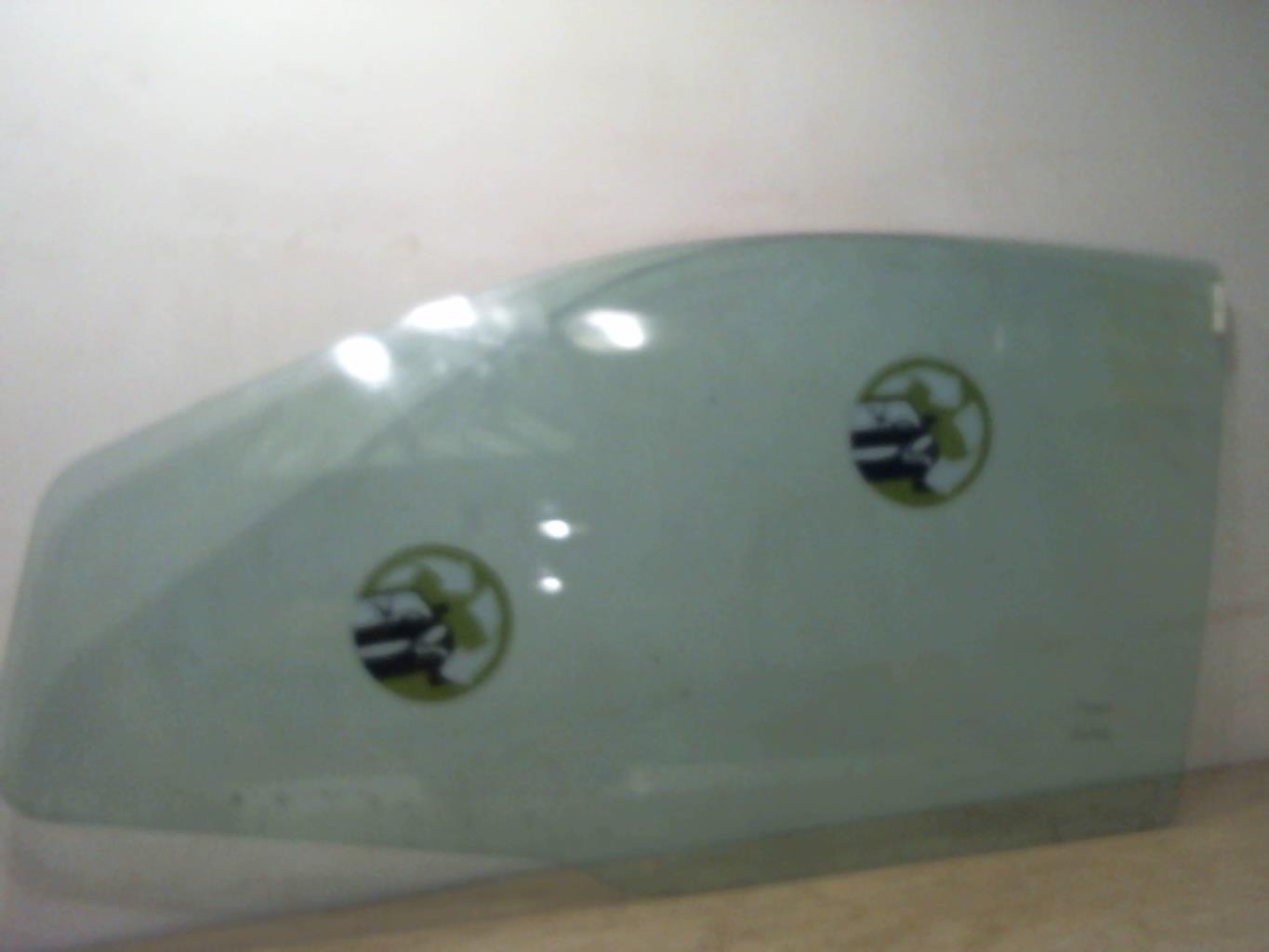 Vitre avant gauche