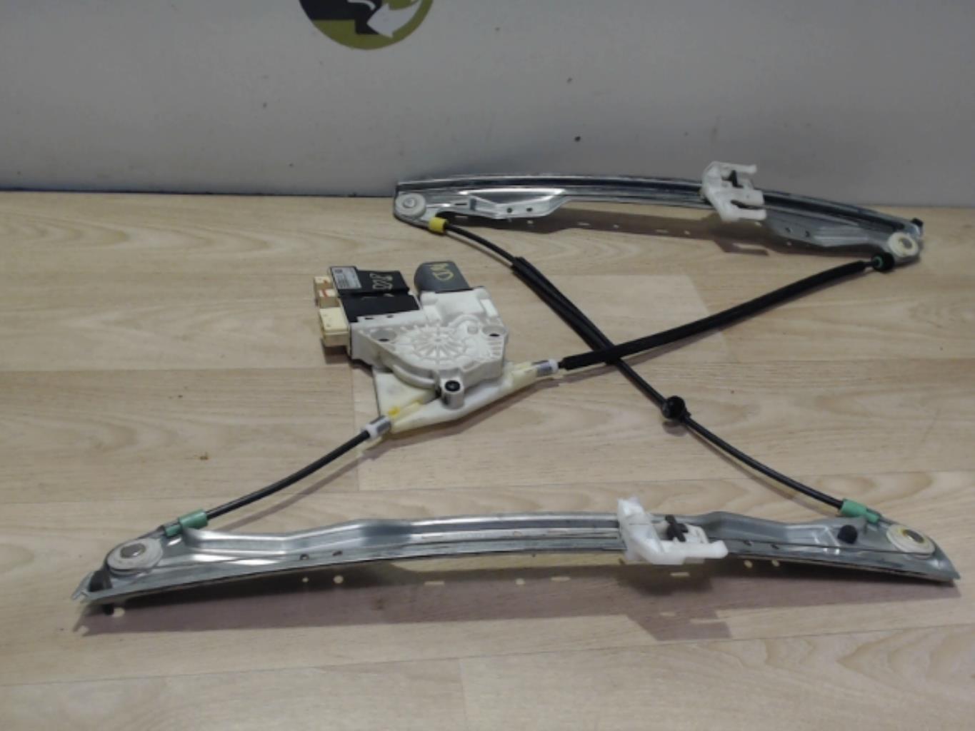 Leve vitre electrique avant droit
