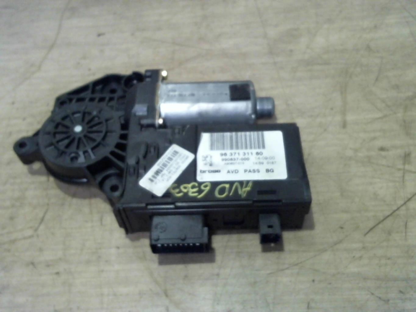 Moteur leve vitre avant gauche