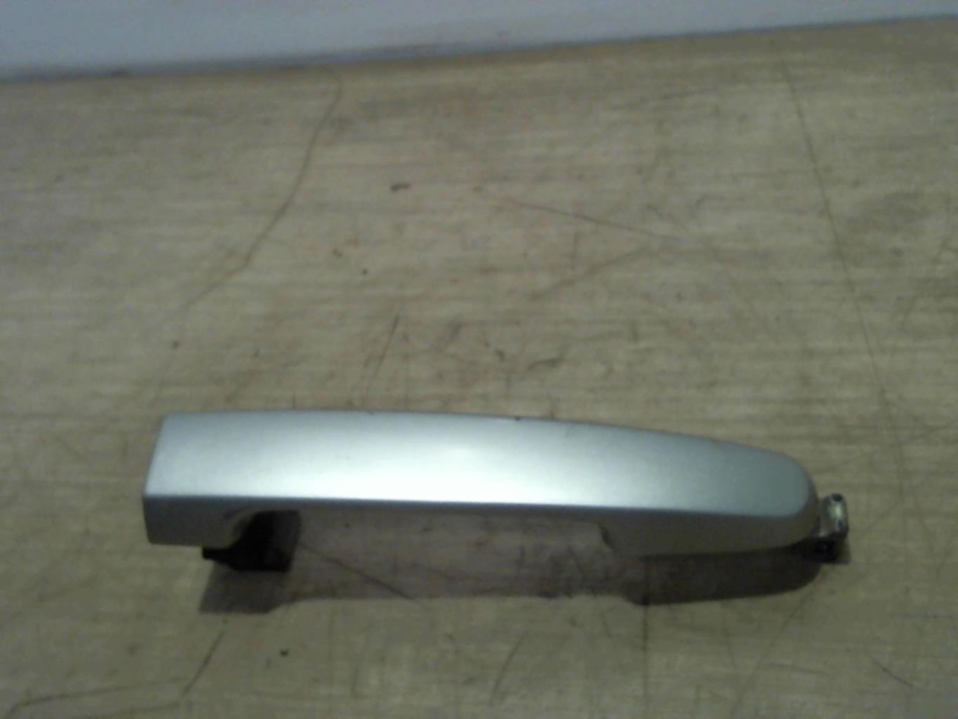 Poignee porte avant gauche