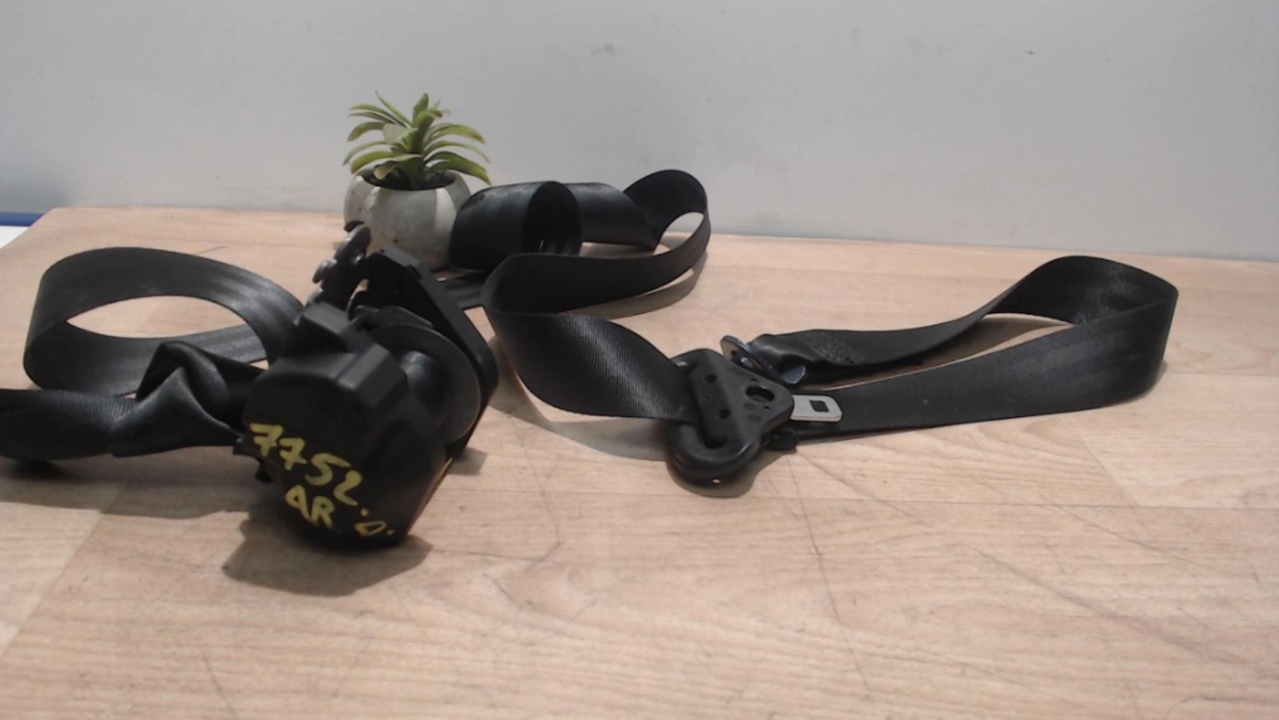 Ceinture arriere droit