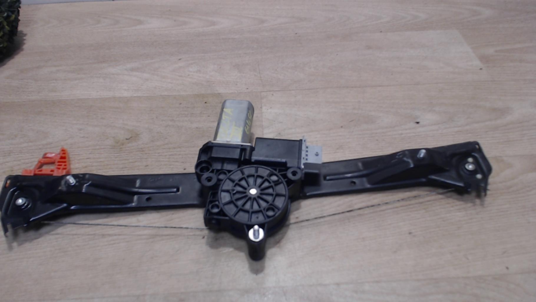 Leve vitre electrique avant droit