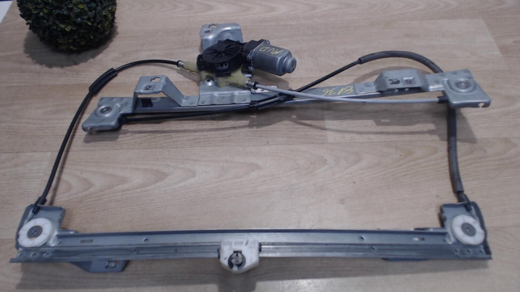 Leve vitre electrique avant droit