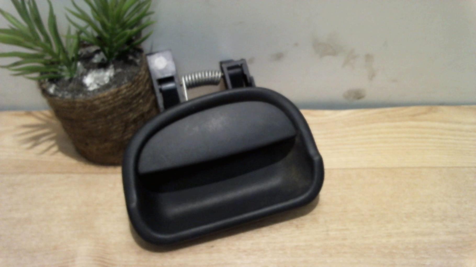 Poignee porte laterale droit