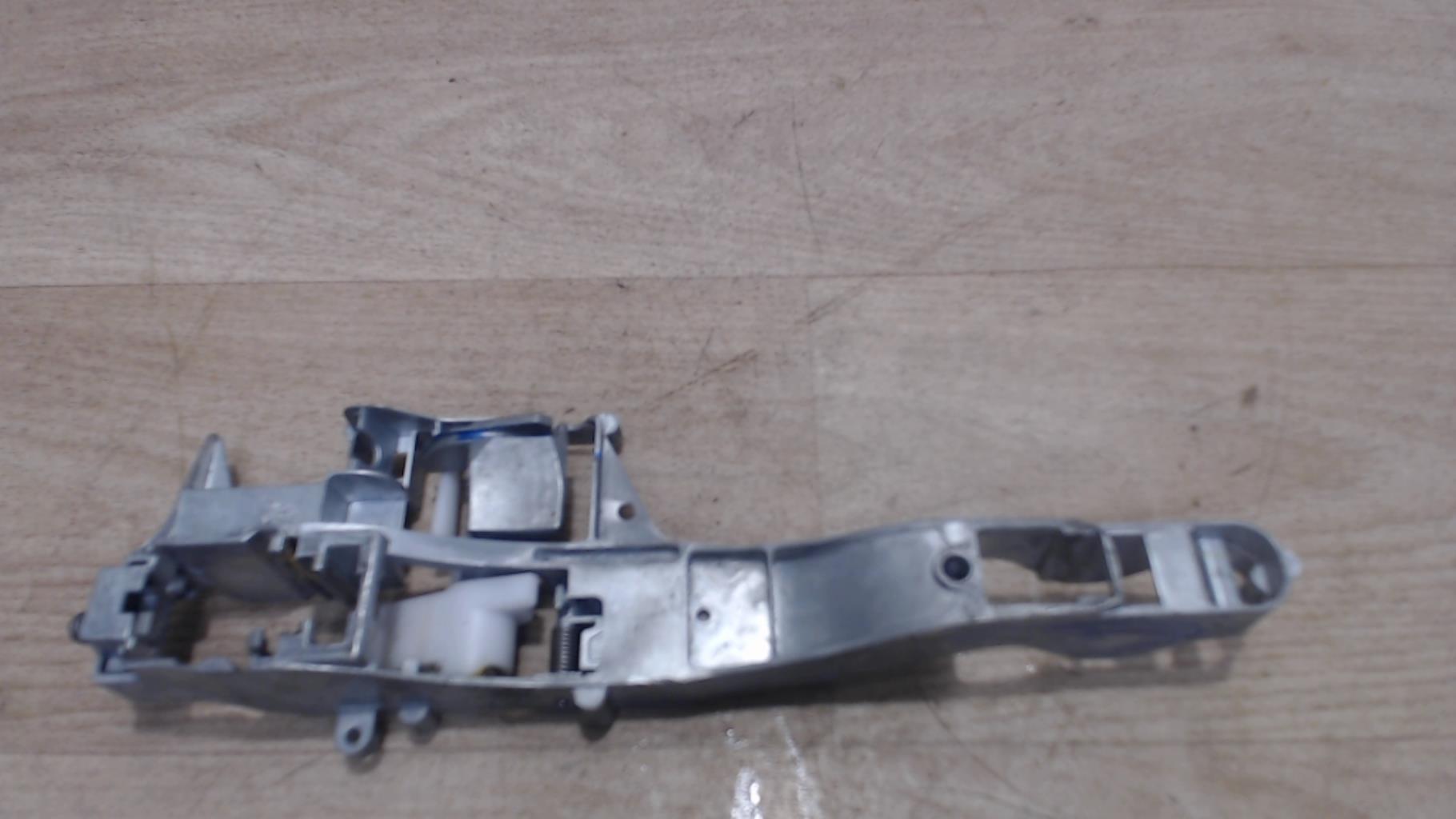 Support poignee porte avant droite