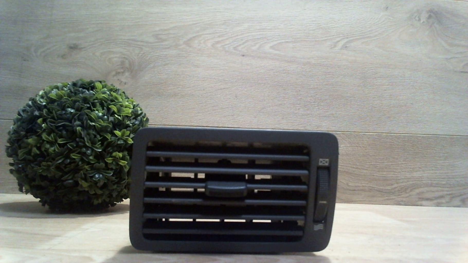 Aerateur tableau de bord avant droit