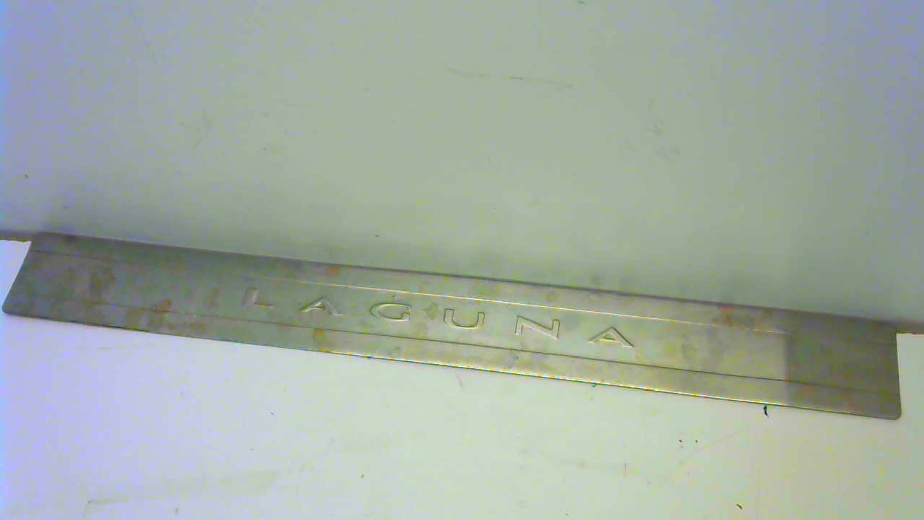 Baguette de porte avant gauche