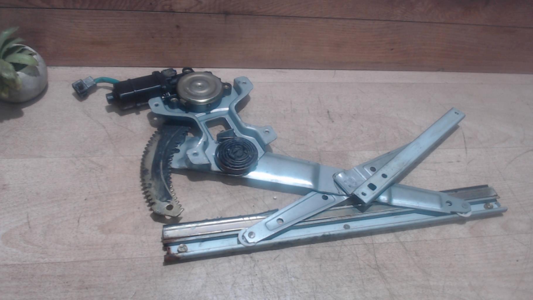 Leve vitre electrique avant droit