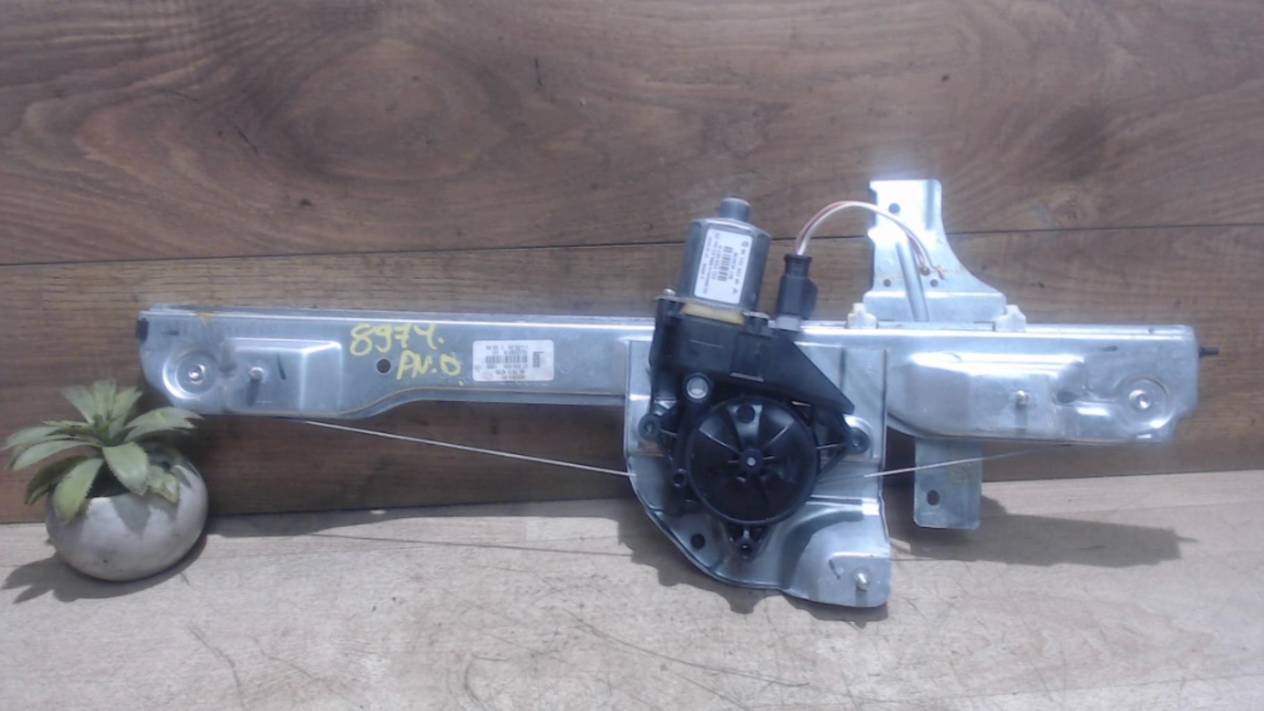 Leve vitre electrique avant droit