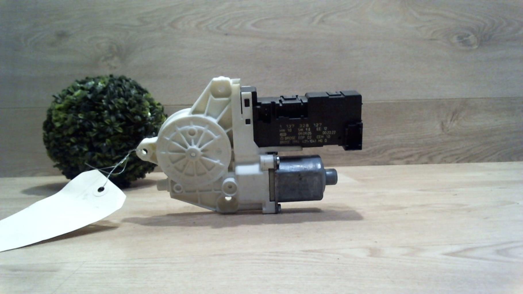 Moteur leve vitre avant droit