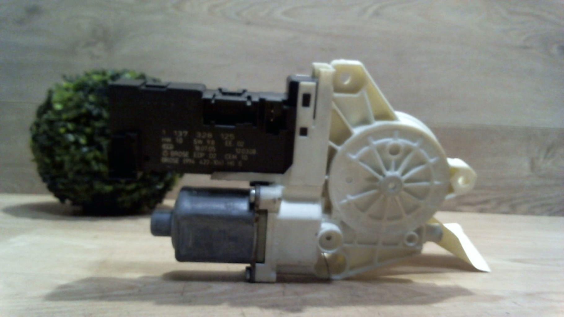Moteur leve vitre avant gauche