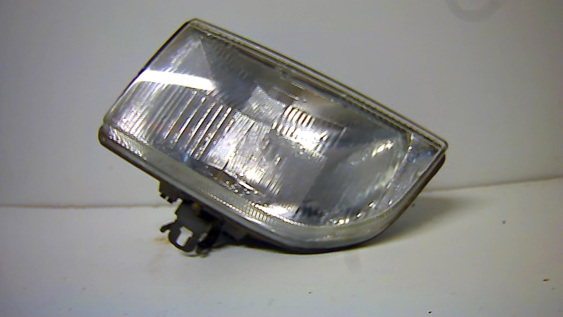 Optique avant principal gauche (feux)(phare)