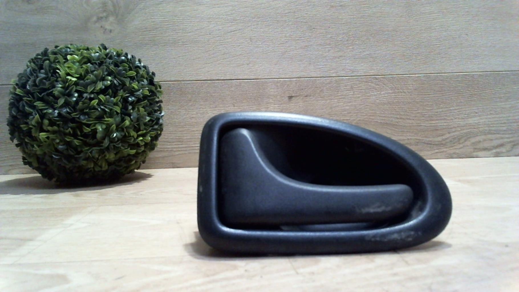 Poignee interieur avant gauche