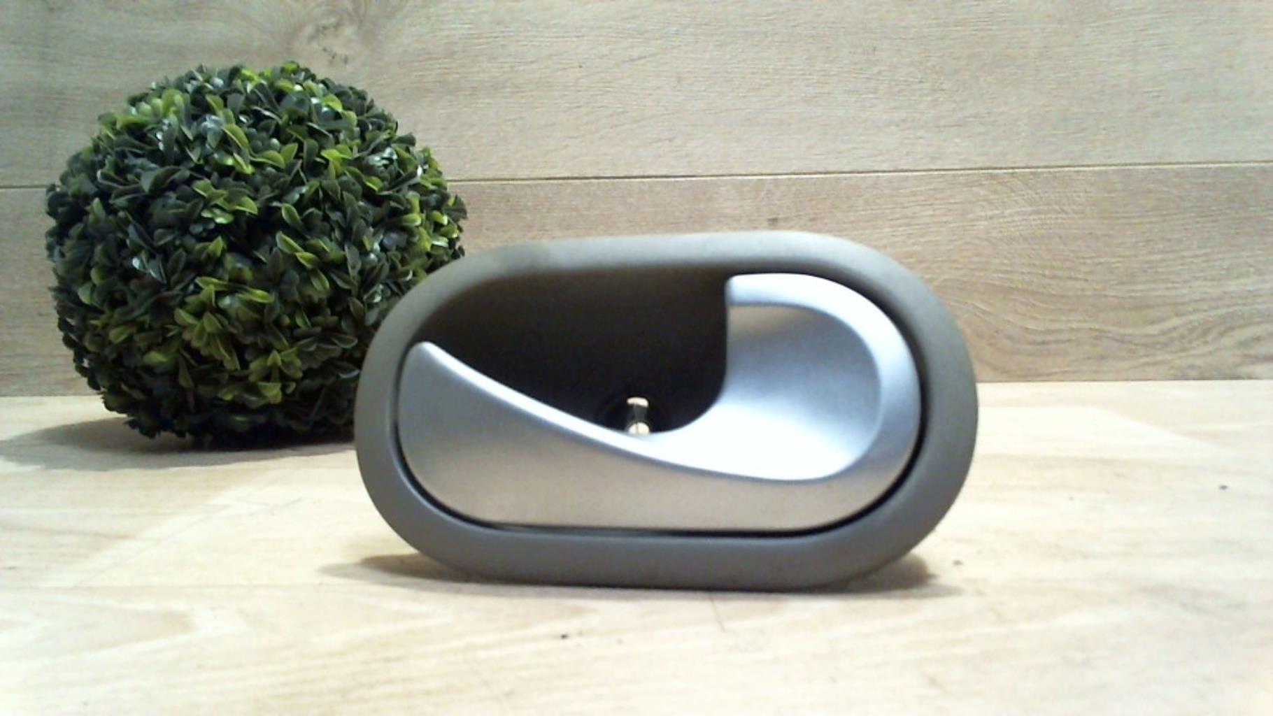 Poignee interieur avant droit
