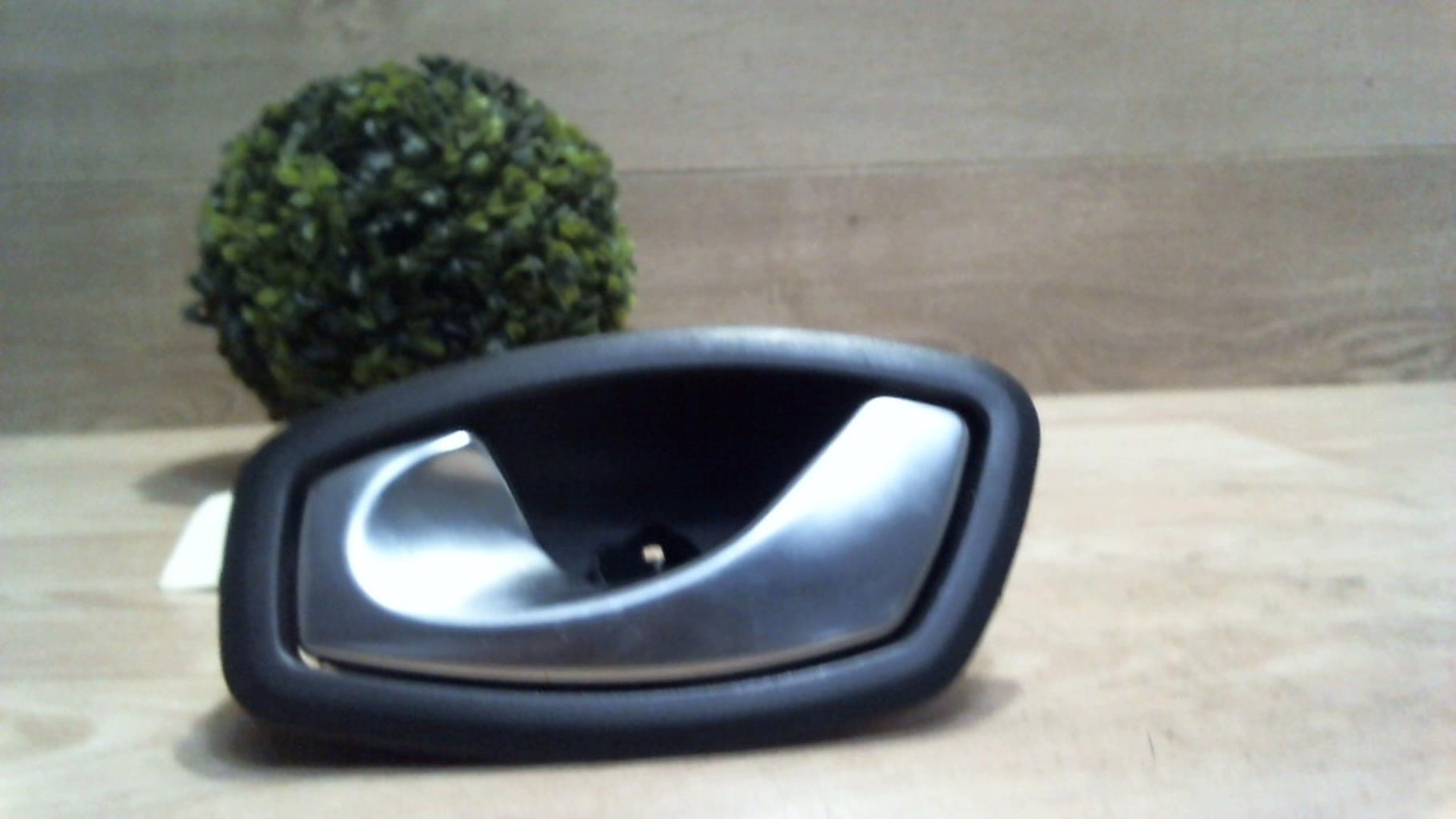 Poignee interieur avant droit