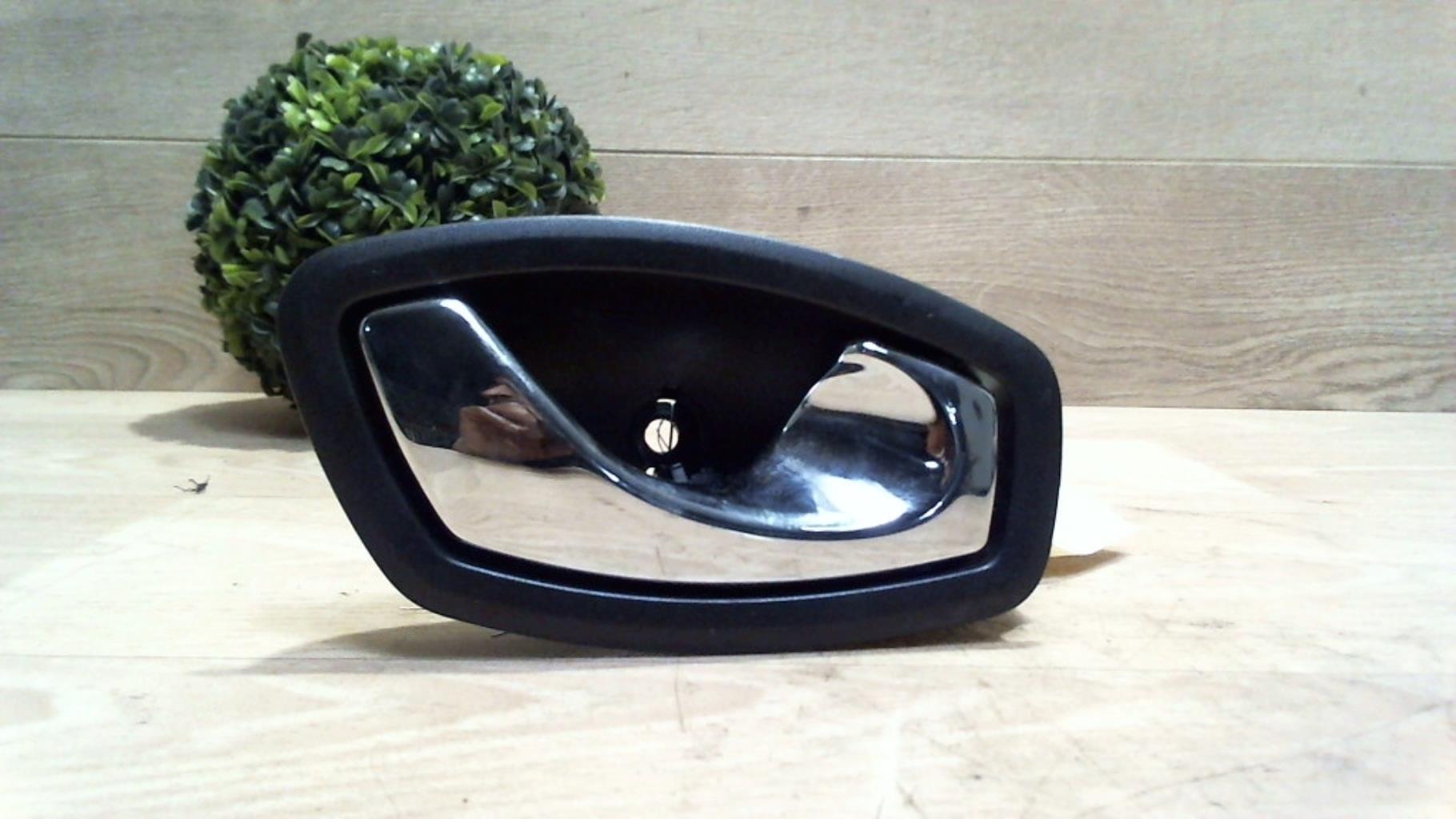 Poignee interieur avant droit