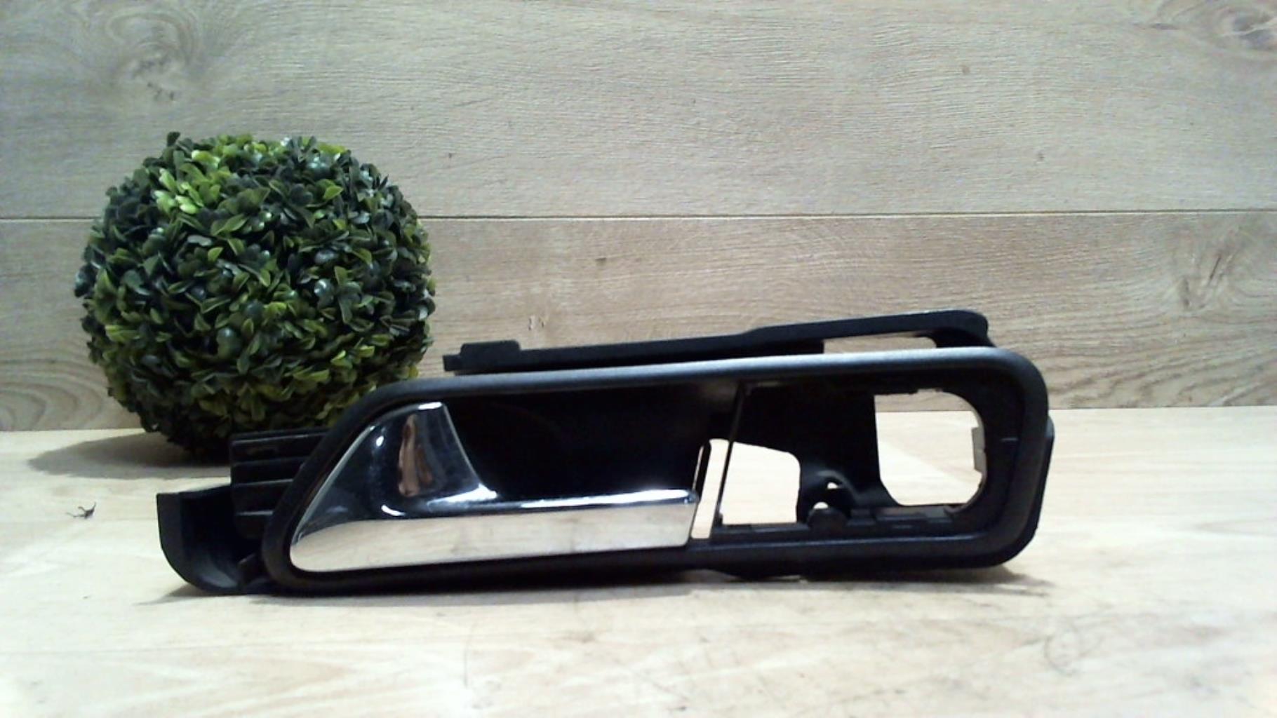 Poignee interieur avant gauche