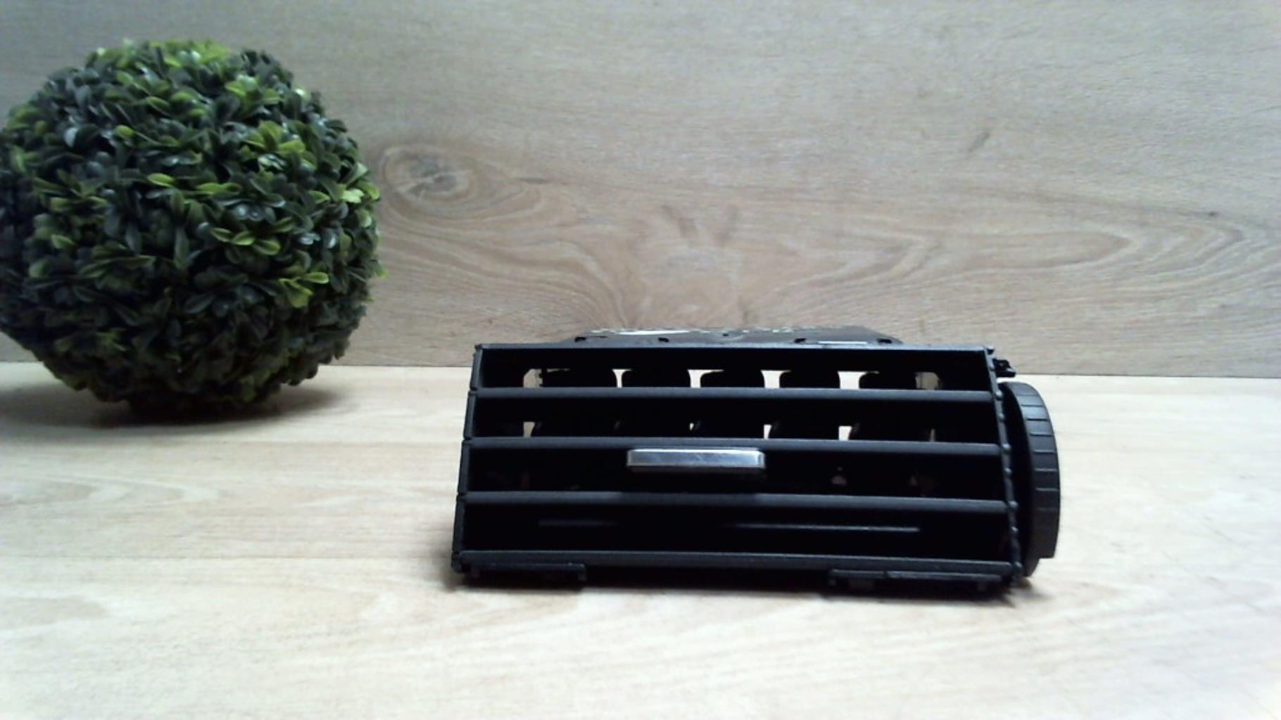 Aerateur tableau de bord avant droit
