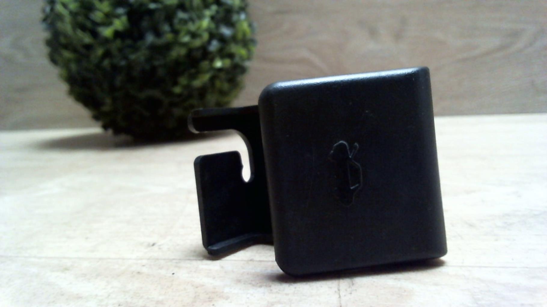 Poignee d'ouverture de capot