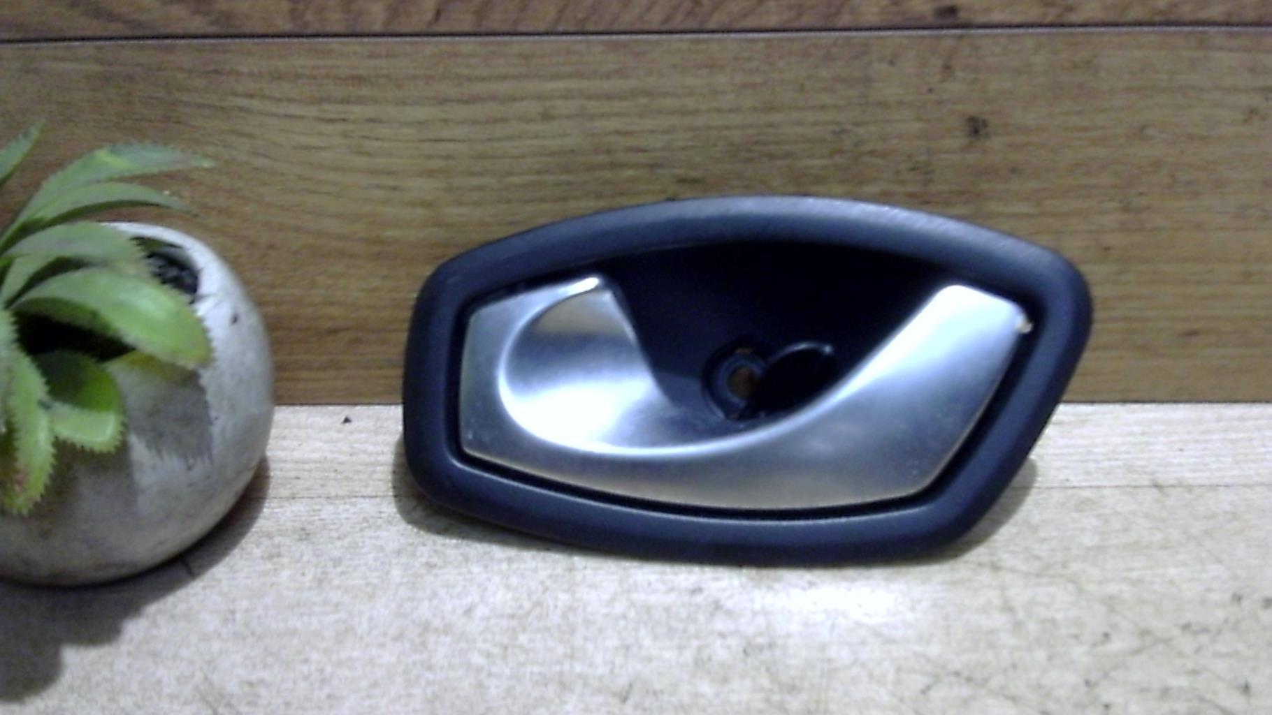Poignee interieur avant gauche
