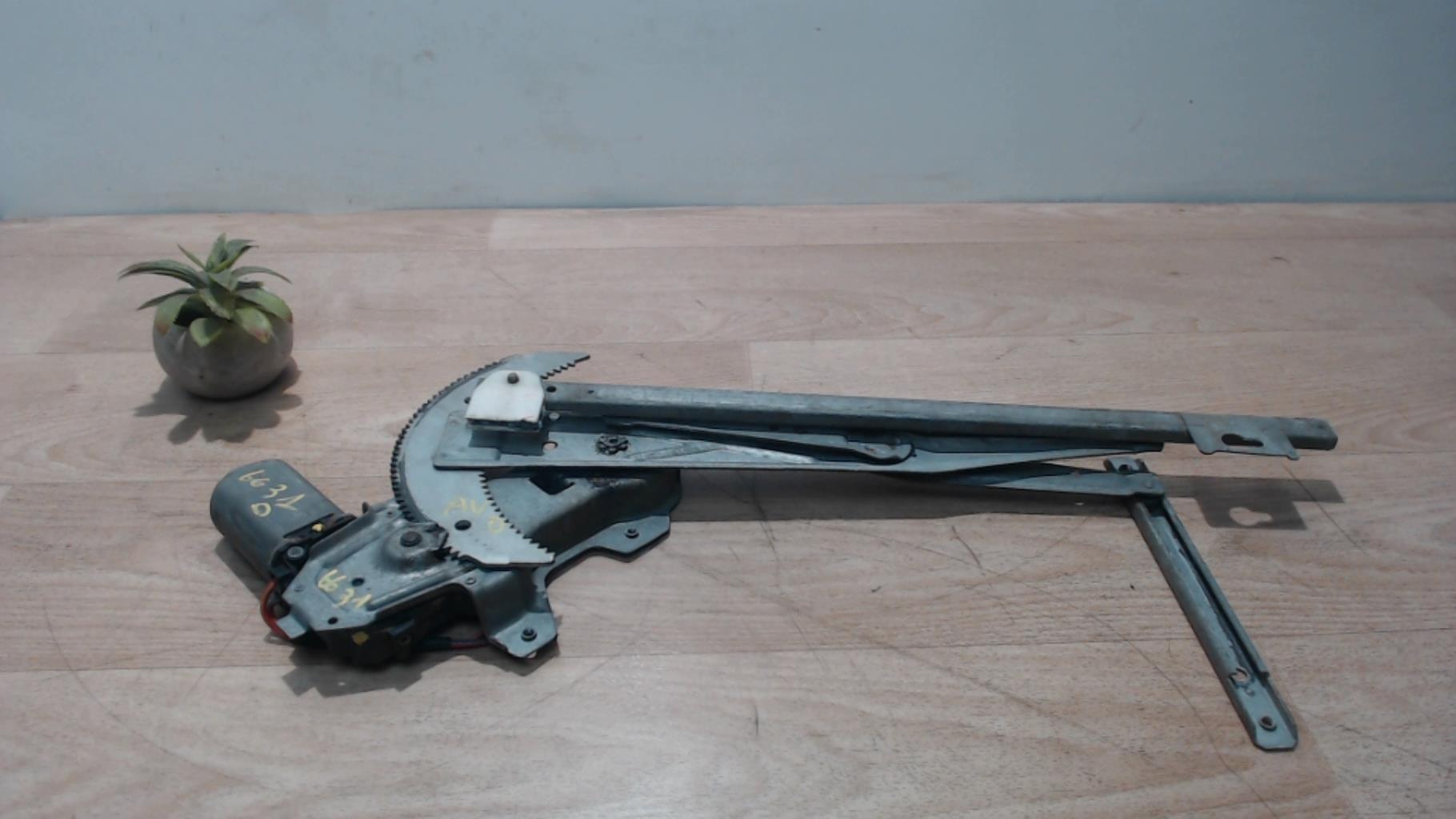 Leve vitre electrique avant droit