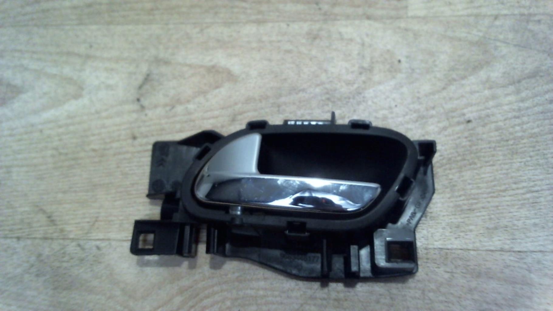 Poignee interieur avant gauche