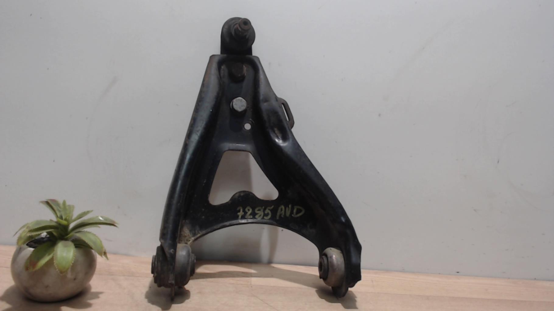 Triangle avant droit
