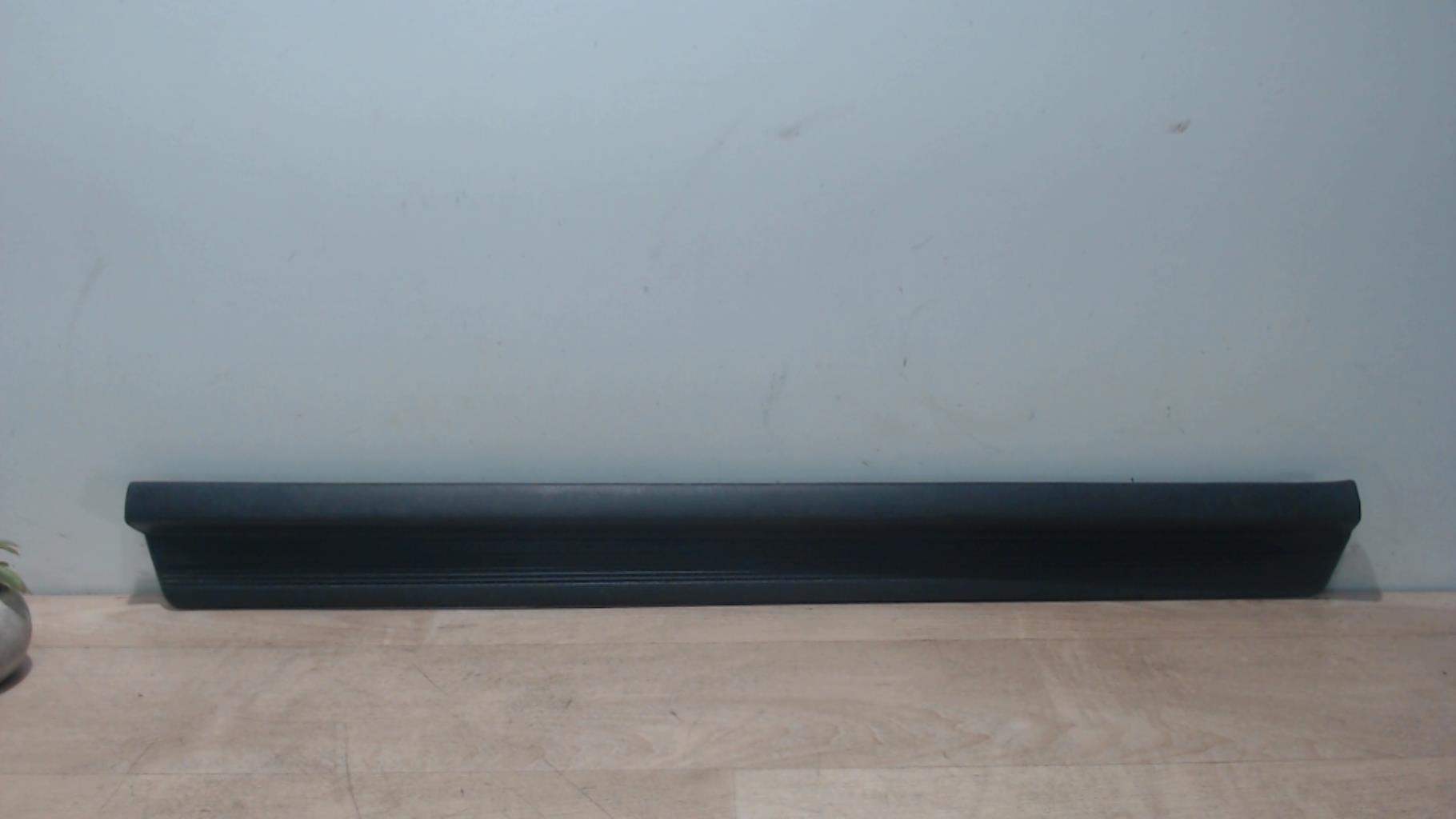 Baguette de porte avant gauche