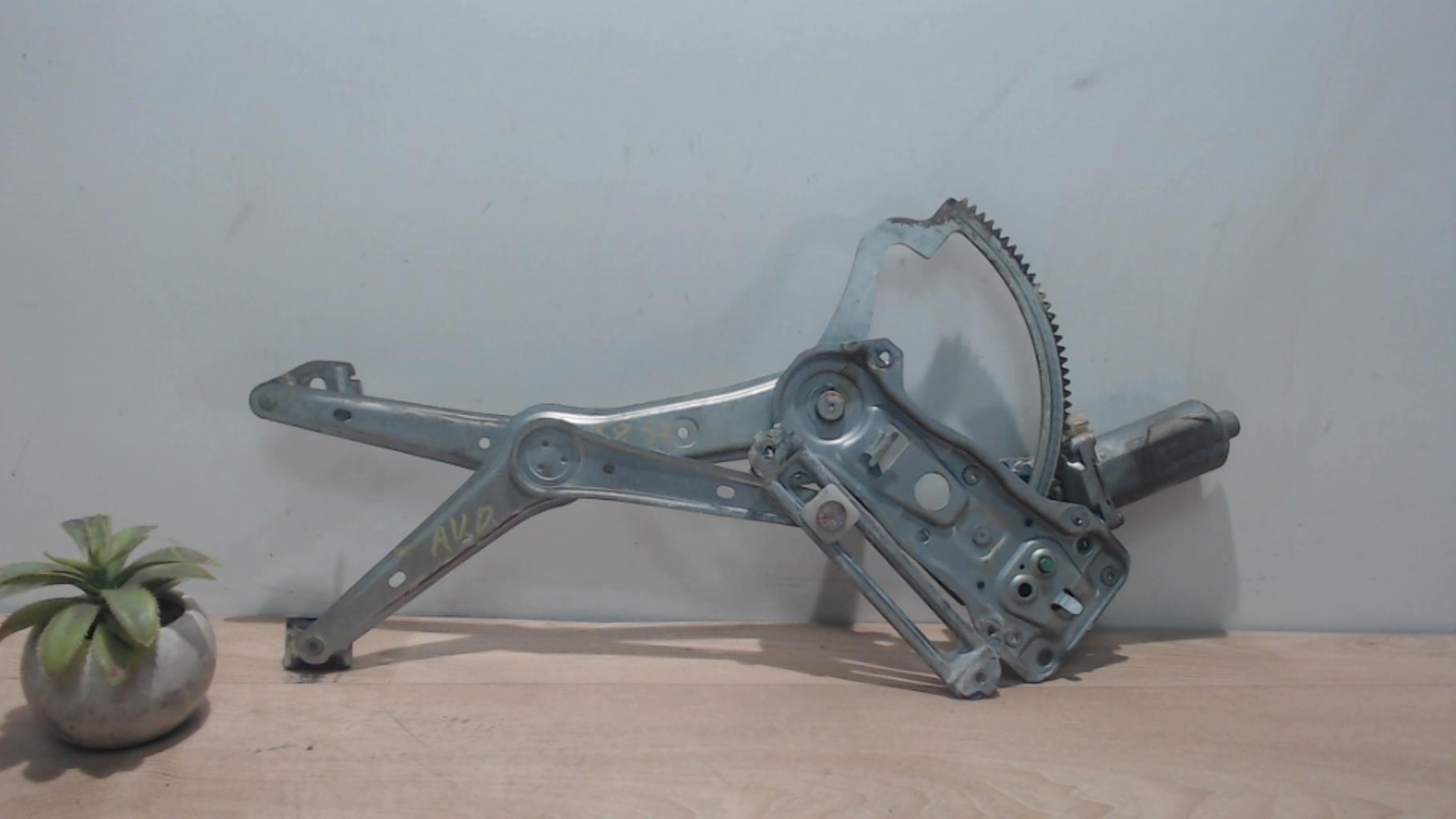 Leve vitre electrique avant droit