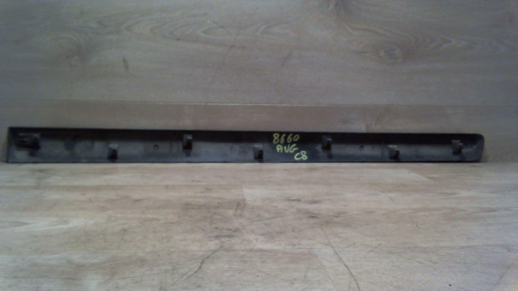 Baguette de porte avant gauche