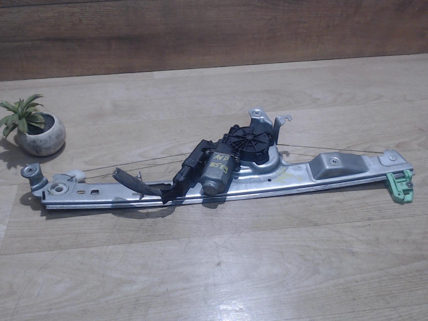 Leve vitre electrique avant droit