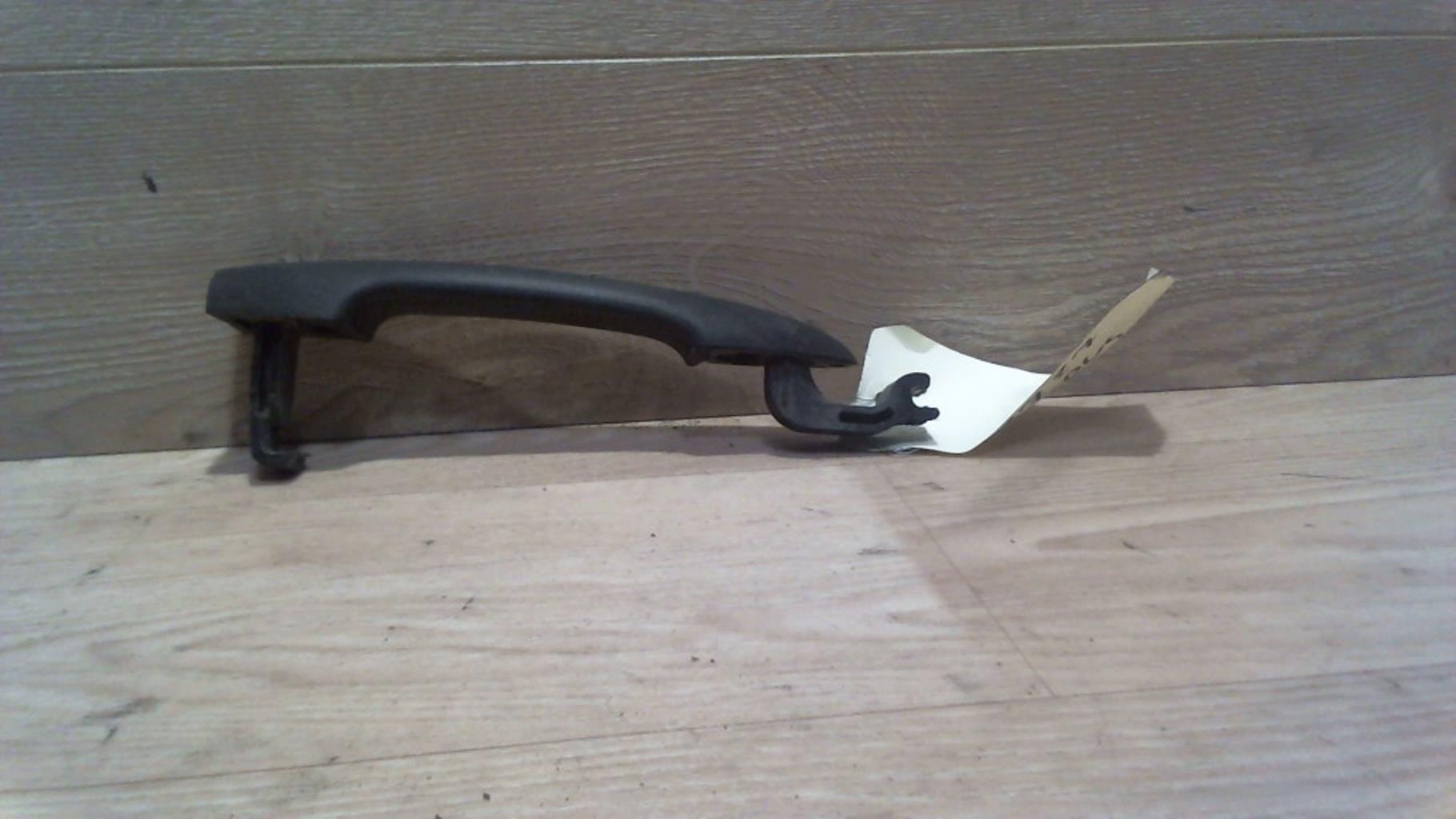 Poignee porte laterale gauche